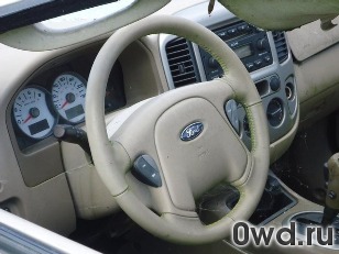 Битый автомобиль Ford Escape